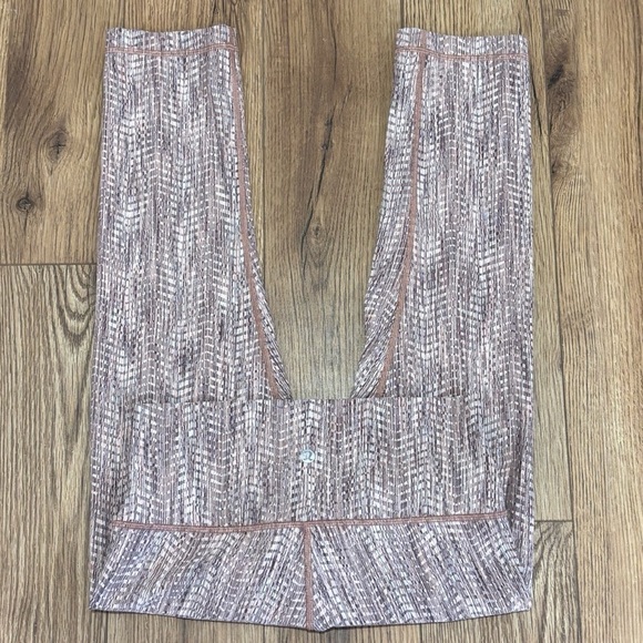 lululemon athletica Pants - Lululemon Wunder Under Crop High Rise Crop Leggings Size 8 Arrow Jacquard 21"